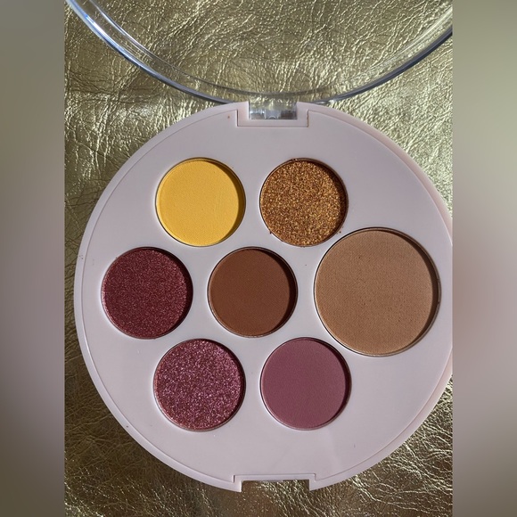 Makeup Bundle Perfect for Gifting. Work wife, Secret Santa, Stocking Stuffers - Picture 3 of 7